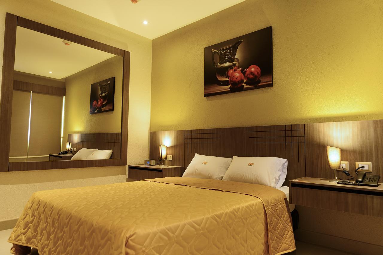 Np Hotel Y Suites グアヤキル エクステリア 写真