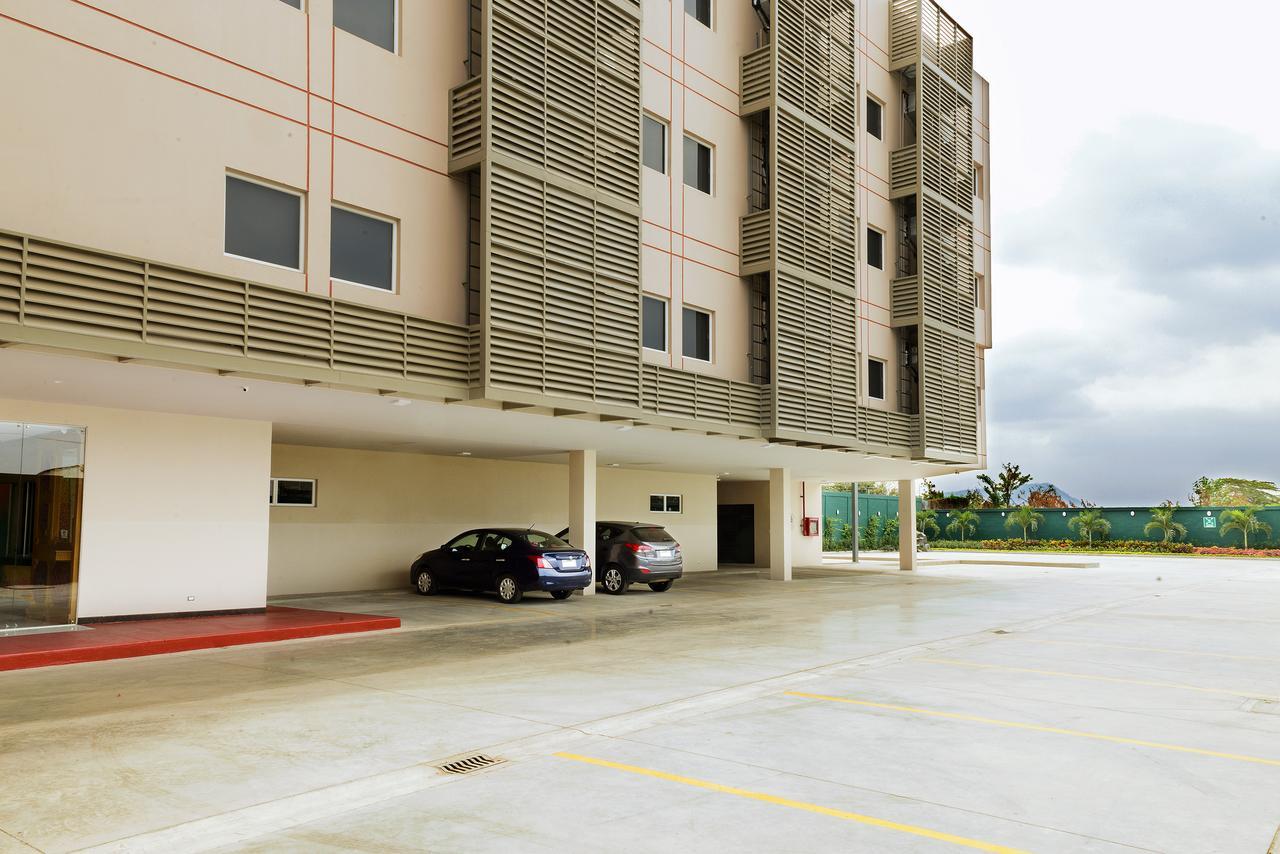 Np Hotel Y Suites グアヤキル エクステリア 写真